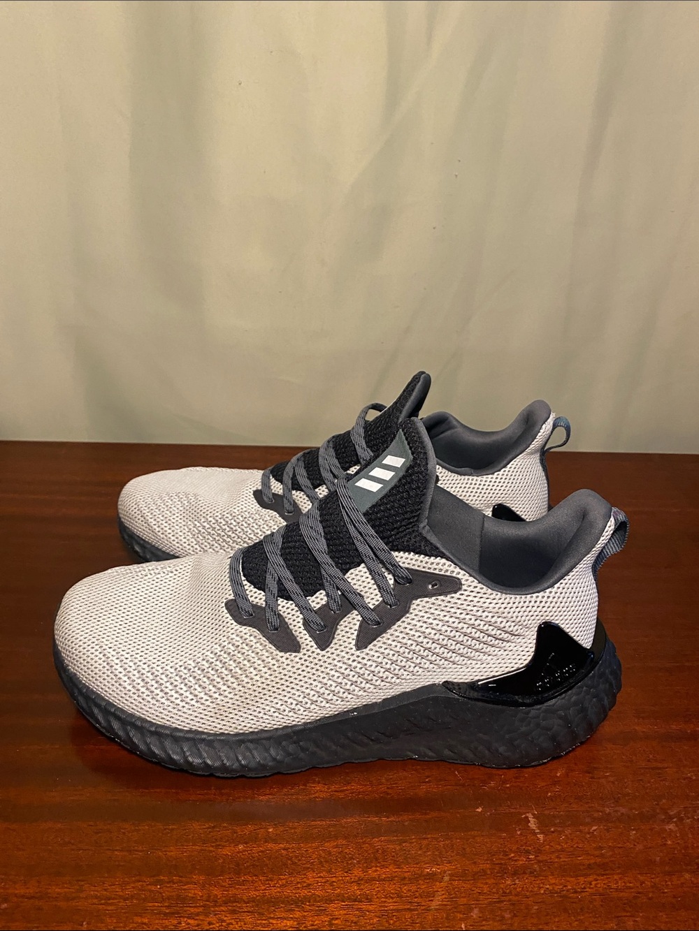 Adidas Mens AlphaBoost Cloud White Grey Athletic Running Shoes Size 11